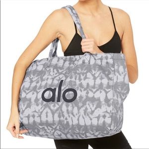 NWOT ALO Yoga Iconic Shopper Tote Large Gray Tie Dye